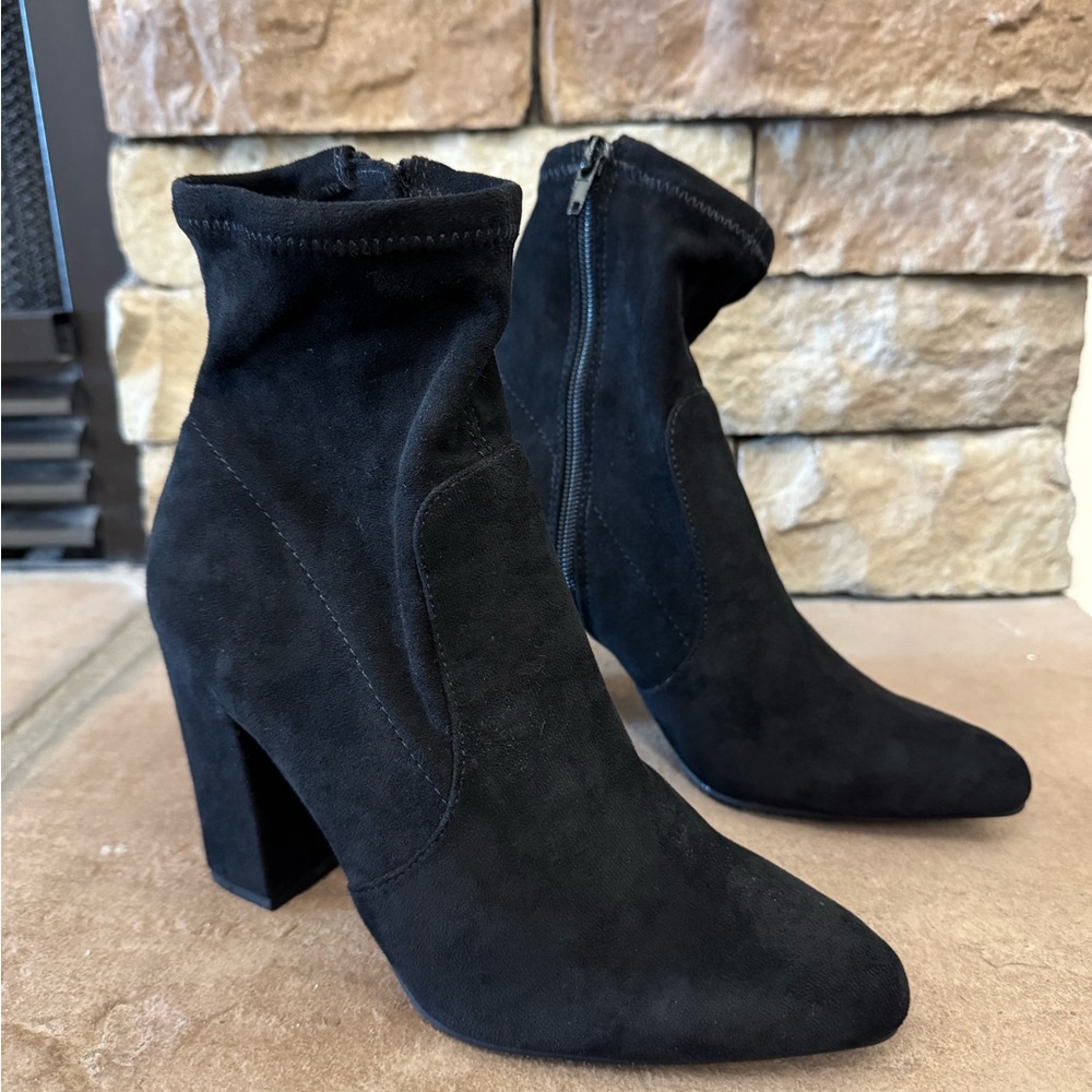Women’s Black Ankle Boots - like new condition! - size 6.5